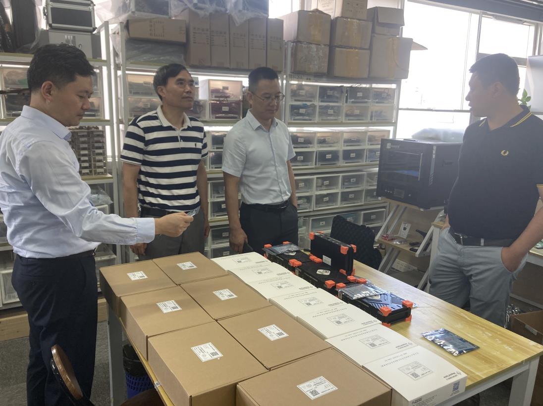 熱烈歡迎楊浦區科（kē）學技術委員會和上海無線電（diàn）設備研究所各領導（dǎo）蒞臨我司參（cān）觀（guān）指導！.jpg